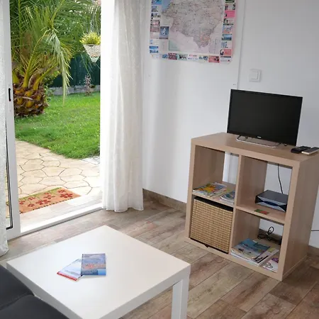 BEL APPART PROCHE DE LA PLAGE-JARDIN-WiFI-PARKING Hendaye Extérieur photo