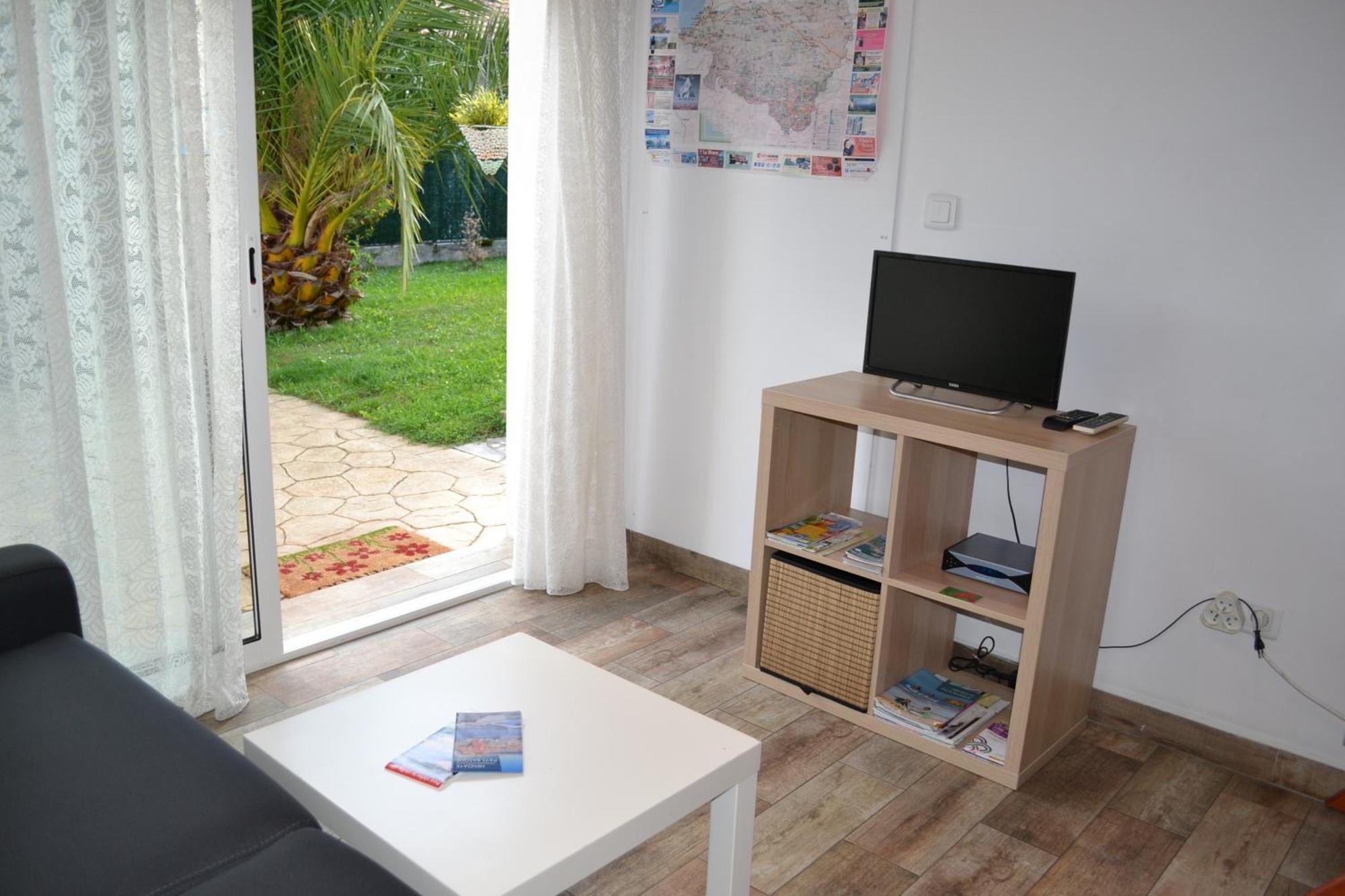 Les Hirondelles 2km De La Plage-jardin-wifi-parking-draps Et Serviettes Vakantiehuis *